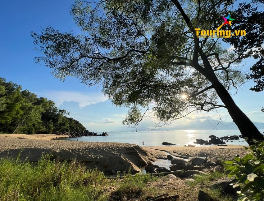 Cảnh quan thiên nhiên bãi Cát Vàng