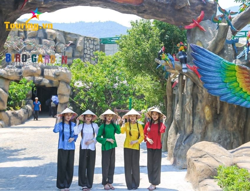 Tham quan núi Thần Tài