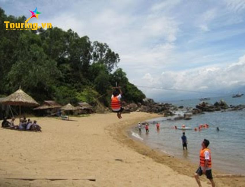Trải nghiệm đu dây tốc độ cao zipline