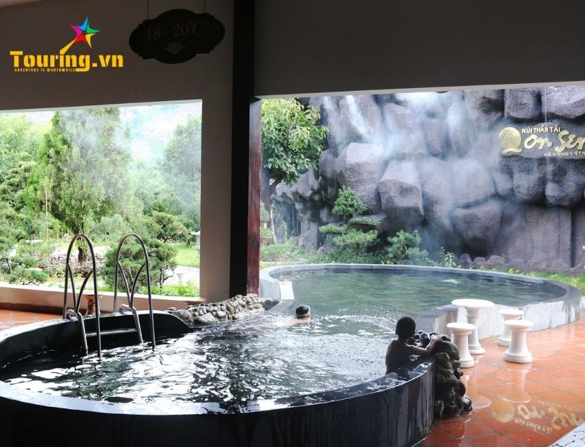 Núi Thần Tài