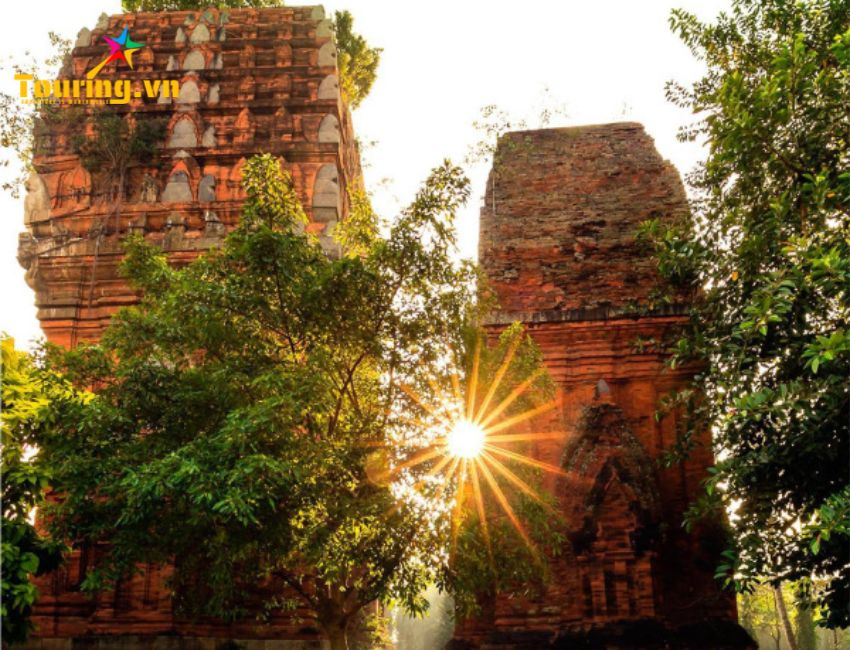 Tháp đôi Quy Nhơn