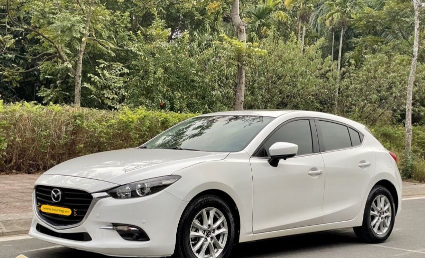 Kiểm tra ngoại thất và nội thất xe trước khi nhận