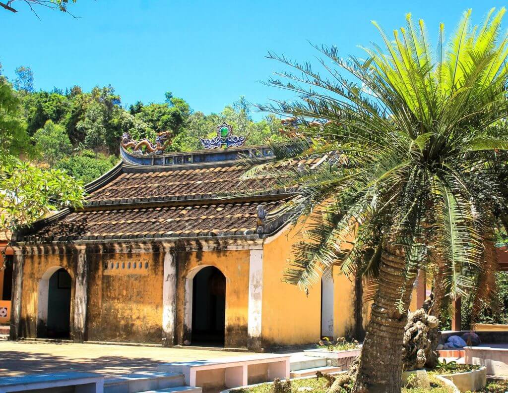 Một góc ngôi miếu tổ nghề yến