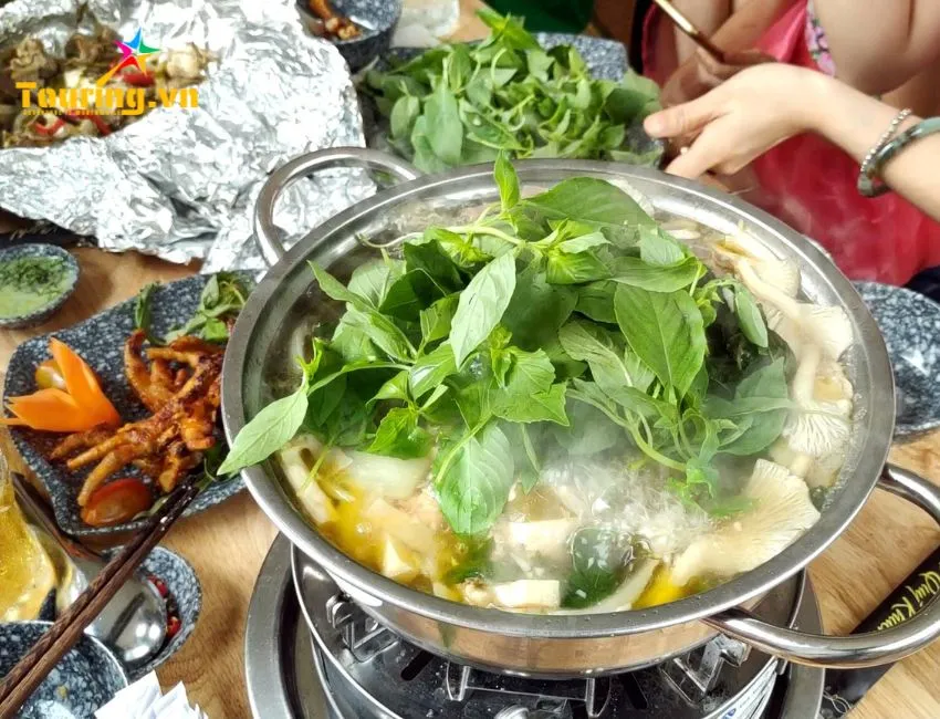 Lẫu lá rau rừng
