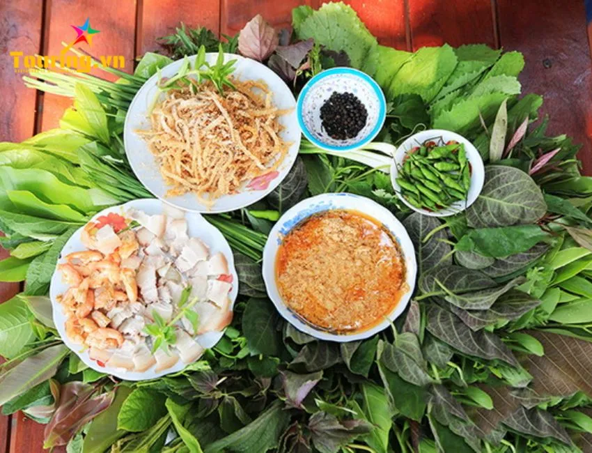 Gỏi rau rừng Gia Lai