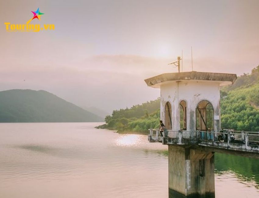 Ngắm bình minh tại hồ Đồng Xanh