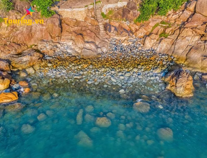 Bãi đá Trứng Ghềnh Ráng
