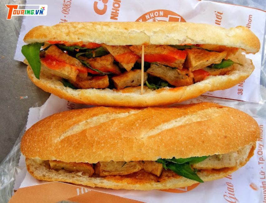 Bánh mì chả cá Bà Bảy
