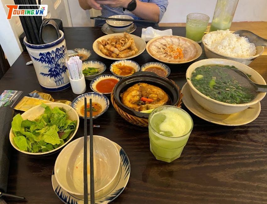 Quán cơm Quy Nhơn