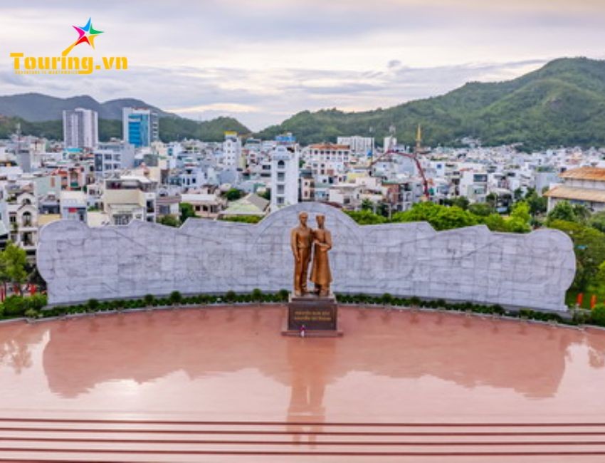 Quảng trường Nguyễn Tất Thành Quy Nhơn