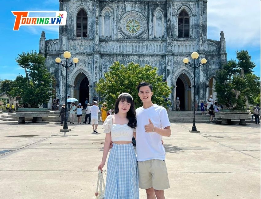Tham quan Nhà Thờ Mằng Lăng