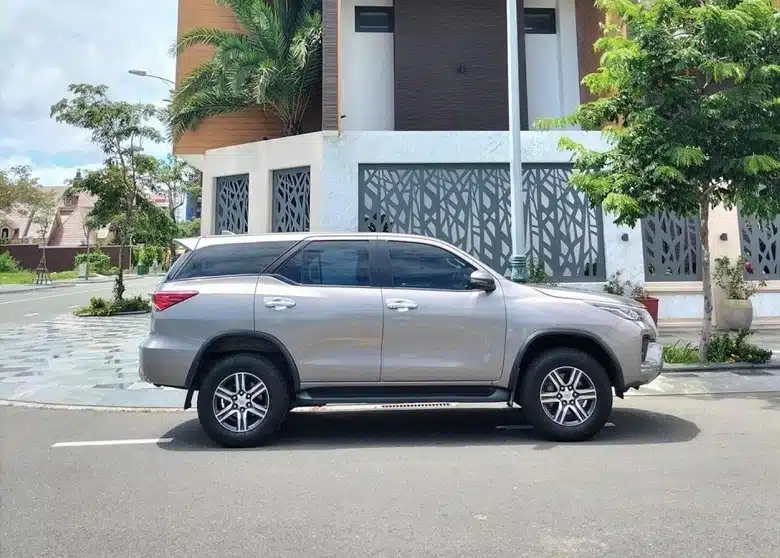 Xe du lịch 7 chỗ có tài xế cho gia đình tại miền Trung