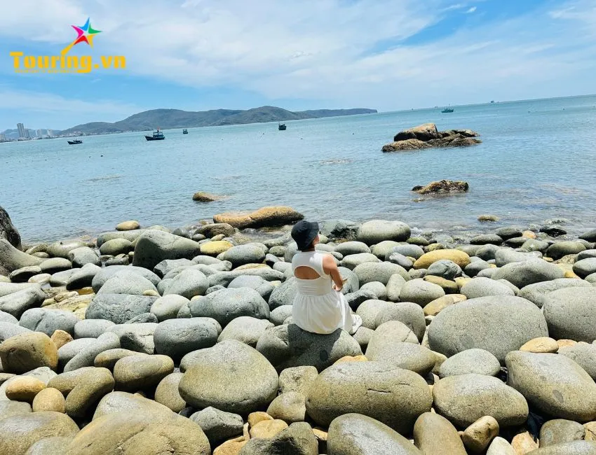 Khung cảnh nên thơ tại Bãi Tắm Hoàng Hậu
