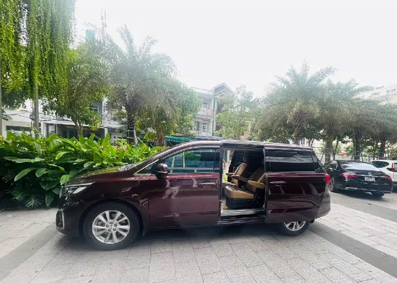 Thuê xe du lịch miền Trung đón khách đi sân bay