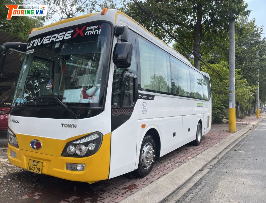 Xe 29 chỗ du lịch Măng Đen Kon Tum đời mới, an toàn