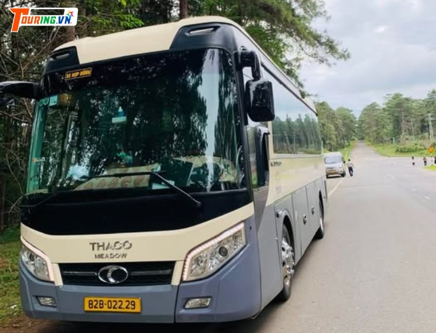 Xe 29 chỗ du lịch Măng Đen Kon Tum đời mới, an toàn